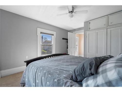 11618 Burnaby Road, Wainfleet, ON - Indoor Photo Showing Bedroom