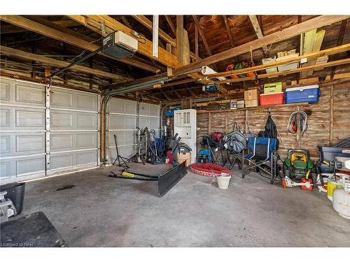 11618 Burnaby Road, Wainfleet, ON - Indoor Photo Showing Garage
