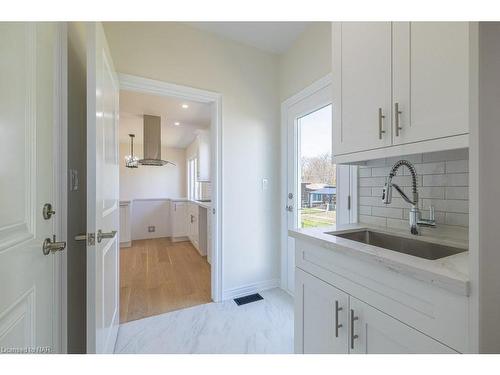 17 Glenbarr Road, St. Catharines, ON - Indoor Photo Showing Kitchen