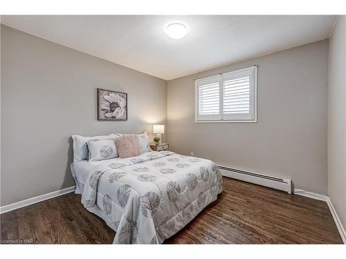 46 Bendingroad Crescent, St. Catharines, ON - Indoor Photo Showing Bedroom