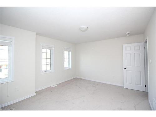 7804 Juneberry Drive, Niagara Falls, ON - Indoor Photo Showing Other Room