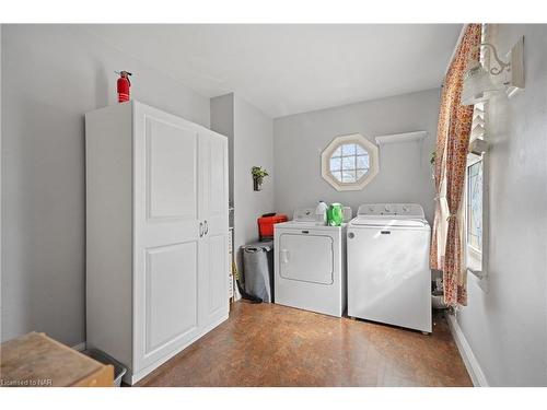 19 Columbia Street, St. Catharines, ON - Indoor Photo Showing Laundry Room