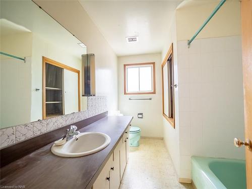 6 Third Avenue, Port Colborne, ON - Indoor Photo Showing Bathroom