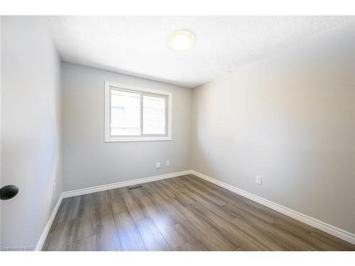 50 Adis Avenue, Hamilton, ON - Indoor Photo Showing Other Room