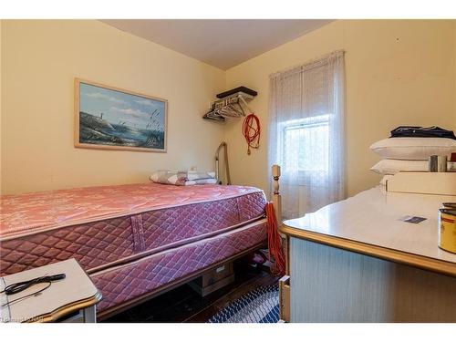 321 Maplewood Avenue, Crystal Beach, ON - Indoor Photo Showing Bedroom