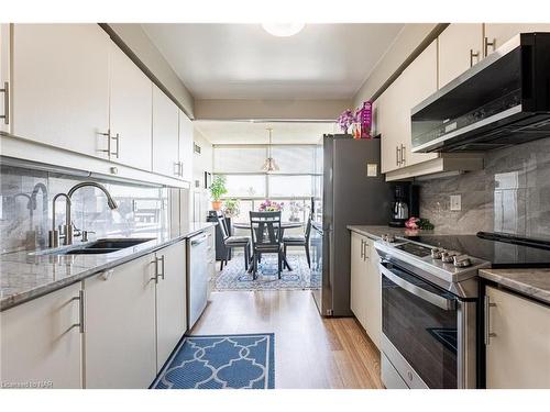 605-3 Towering Heights Boulevard, St. Catharines, ON - Indoor Photo Showing Kitchen With Stainless Steel Kitchen With Double Sink With Upgraded Kitchen