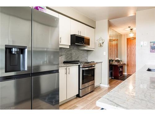 605-3 Towering Heights Boulevard, St. Catharines, ON - Indoor Photo Showing Kitchen With Stainless Steel Kitchen