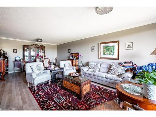 605-3 Towering Heights Boulevard, St. Catharines, ON - Indoor Photo Showing Living Room