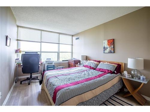 605-3 Towering Heights Boulevard, St. Catharines, ON - Indoor Photo Showing Bedroom