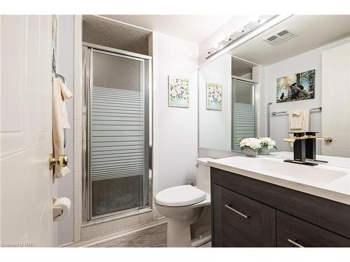 605-3 Towering Heights Boulevard, St. Catharines, ON - Indoor Photo Showing Bathroom