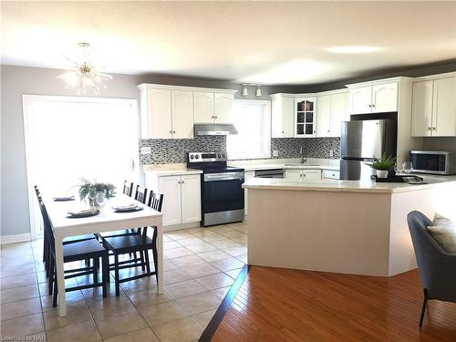 8211 Spring Blossom Drive, Niagara Falls, ON - Indoor Photo Showing Kitchen