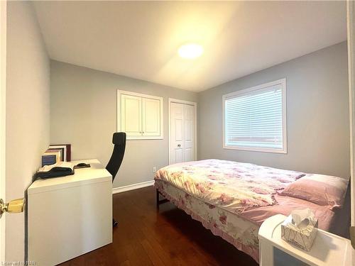 8211 Spring Blossom Drive, Niagara Falls, ON - Indoor Photo Showing Bedroom