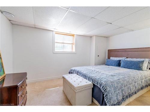 25 College Street, Fonthill, ON - Indoor Photo Showing Bedroom