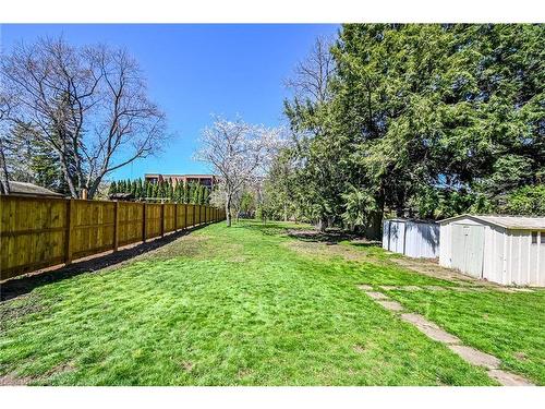 25 College Street, Fonthill, ON - Outdoor With Backyard
