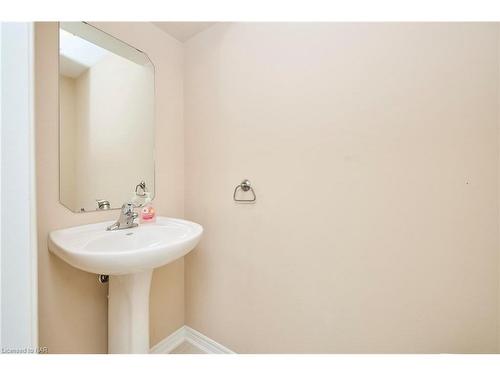 33-6117 Kelsey Crescent, Niagara Falls, ON - Indoor Photo Showing Bathroom