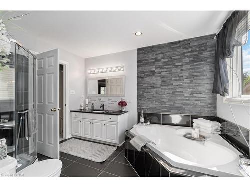 5991 Andrea Drive, Niagara Falls, ON - Indoor Photo Showing Bathroom