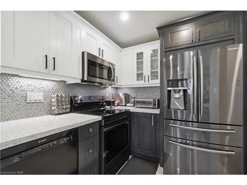 52 Ghent Street, St. Catharines, ON - Indoor Photo Showing Kitchen With Upgraded Kitchen