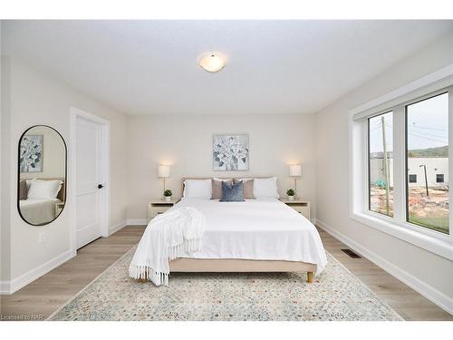 159 Starfire Crescent, Stoney Creek, ON - Indoor Photo Showing Bedroom