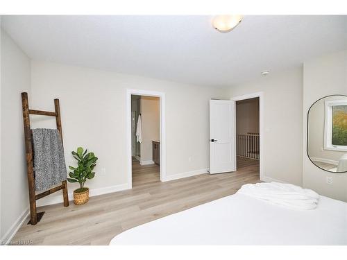 159 Starfire Crescent, Stoney Creek, ON - Indoor Photo Showing Bedroom