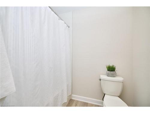 159 Starfire Crescent, Stoney Creek, ON - Indoor Photo Showing Bathroom