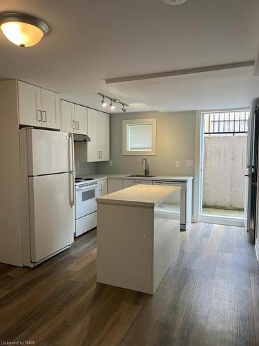 Lower-104 Grass Avenue, St. Catharines, ON - Indoor Photo Showing Kitchen