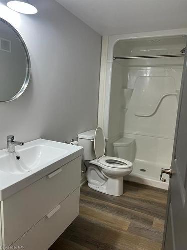 Lower-104 Grass Avenue, St. Catharines, ON - Indoor Photo Showing Bathroom