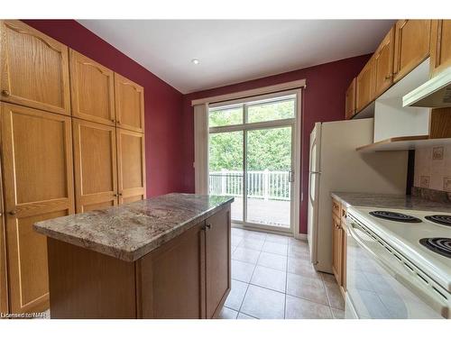 25-174 Martindale Road, St. Catharines, ON - Indoor Photo Showing Kitchen
