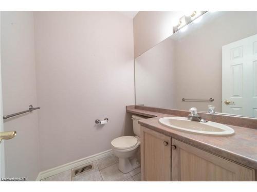 25-174 Martindale Road, St. Catharines, ON - Indoor Photo Showing Bathroom
