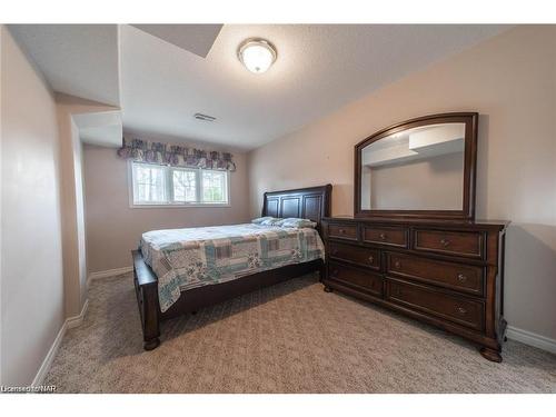 25-174 Martindale Road, St. Catharines, ON - Indoor Photo Showing Bedroom