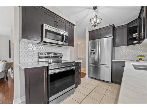 1-77 Avery Crescent, St. Catharines, ON - Indoor Photo Showing Kitchen With Upgraded Kitchen