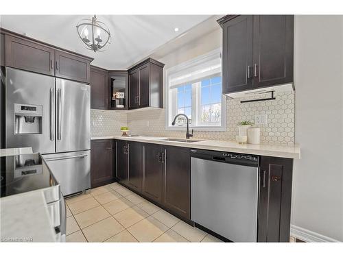 1-77 Avery Crescent, St. Catharines, ON - Indoor Photo Showing Kitchen