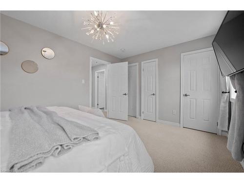 1-77 Avery Crescent, St. Catharines, ON - Indoor Photo Showing Bedroom