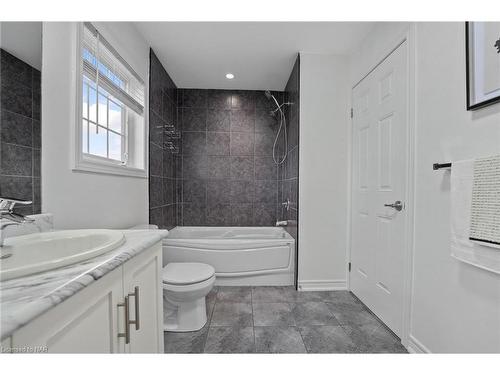 1-77 Avery Crescent, St. Catharines, ON - Indoor Photo Showing Bathroom
