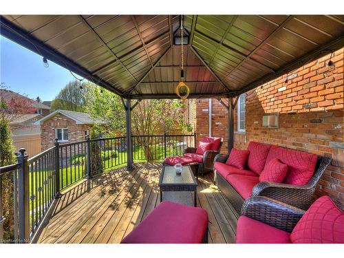 22 Beechwood Crescent, Fonthill, ON - Outdoor With Deck Patio Veranda With Exterior