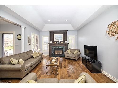 22 Beechwood Crescent, Fonthill, ON - Indoor Photo Showing Living Room With Fireplace