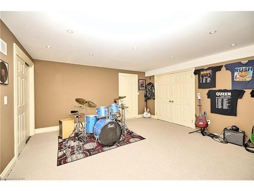 22 Beechwood Crescent, Fonthill, ON - Indoor Photo Showing Other Room