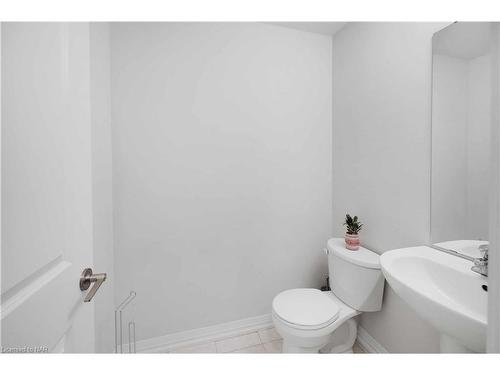 21-4552 Portage Road, Niagara Falls, ON - Indoor Photo Showing Bathroom
