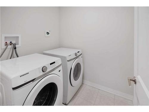 21-4552 Portage Road, Niagara Falls, ON - Indoor Photo Showing Laundry Room