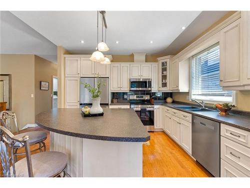 51 Timmsdale Crescent, Pelham, ON - Indoor Photo Showing Kitchen With Double Sink