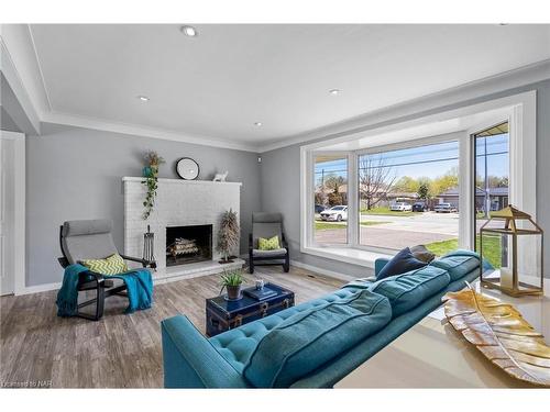 227 Lakeshore Road, St. Catharines, ON - Indoor Photo Showing Living Room With Fireplace