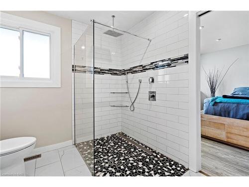 227 Lakeshore Road, St. Catharines, ON - Indoor Photo Showing Bathroom