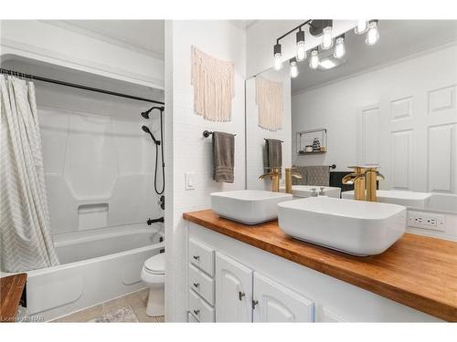 1345 Niagara Stone Road, Virgil, ON - Indoor Photo Showing Bathroom