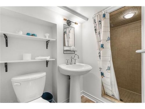 1345 Niagara Stone Road, Virgil, ON - Indoor Photo Showing Bathroom