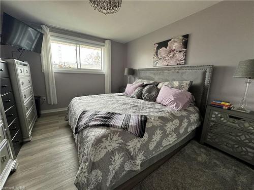 25 Royal Road, Port Colborne, ON - Indoor Photo Showing Bedroom