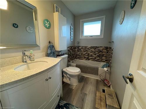 25 Royal Road, Port Colborne, ON - Indoor Photo Showing Bathroom