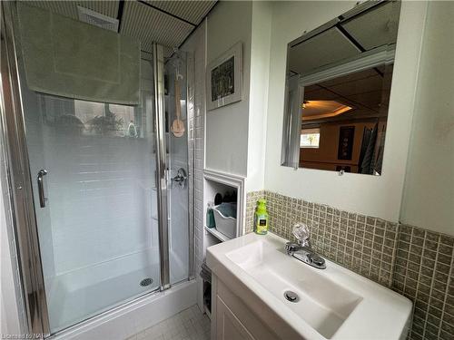25 Royal Road, Port Colborne, ON - Indoor Photo Showing Bathroom