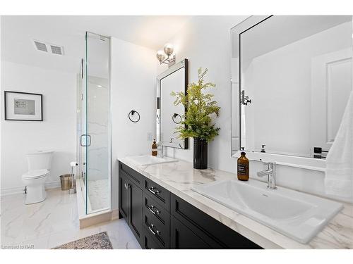 9001 Emily Boulevard, Niagara Falls, ON - Indoor Photo Showing Bathroom