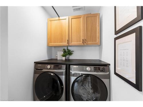 9001 Emily Boulevard, Niagara Falls, ON - Indoor Photo Showing Laundry Room