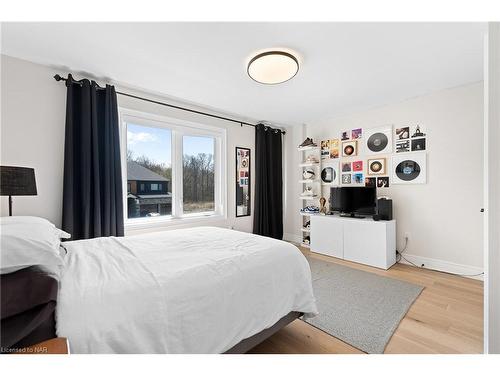 9001 Emily Boulevard, Niagara Falls, ON - Indoor Photo Showing Bedroom