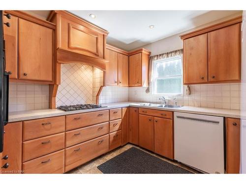2029 Creek Road, Niagara-On-The-Lake, ON - Indoor Photo Showing Kitchen With Double Sink